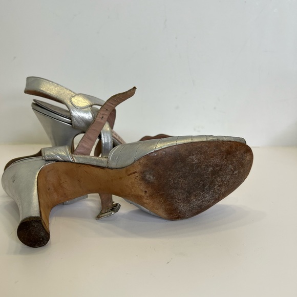 Vintage 1940s Silver Heels - Picture 6 of 6